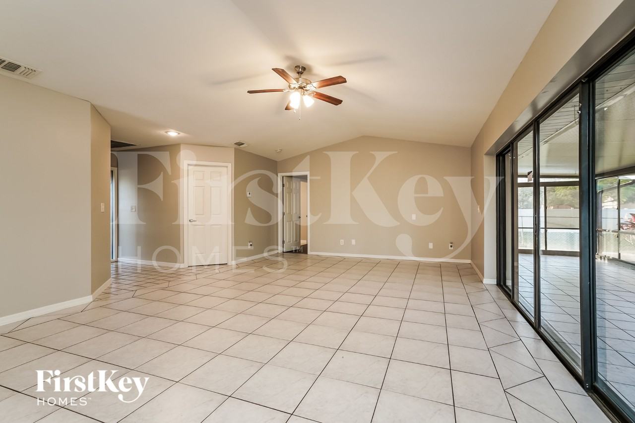 17420 Duquesne Rd - Photo 5 of 16