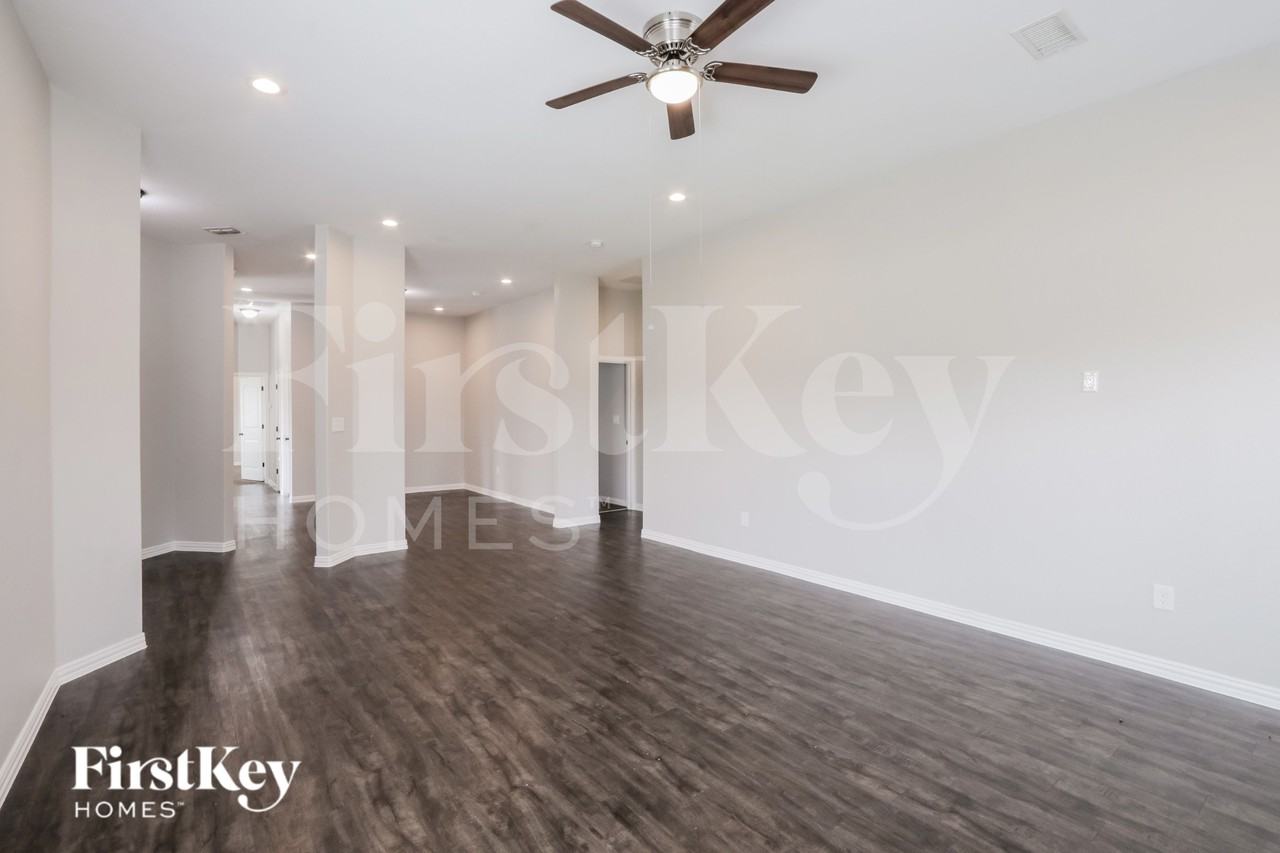 1633 Mockingbird Ln - Photo 6 of 16