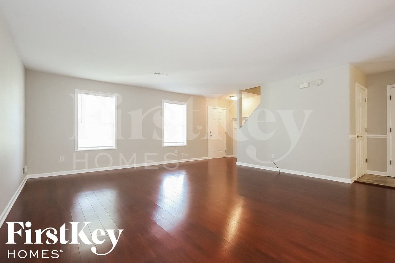 1391 Bearsden Dr - Photo 2 of 15