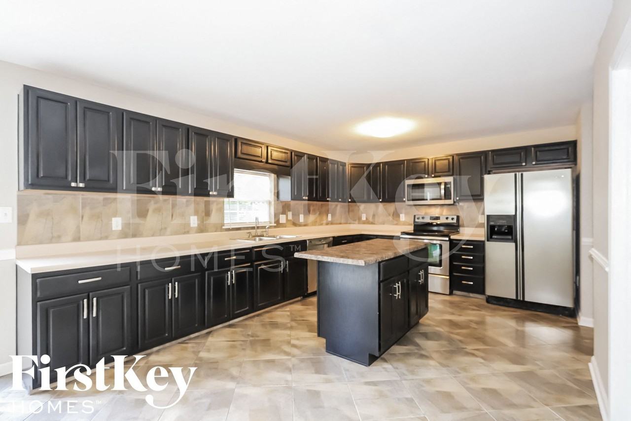 1391 Bearsden Dr - Photo 5 of 15