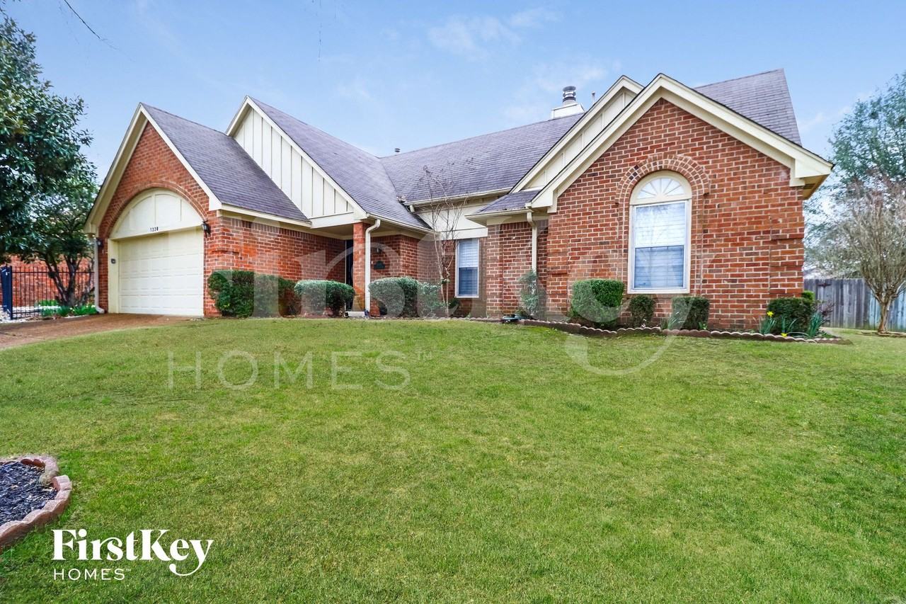 1330 Fox Trace Dr - Photo 2 of 15