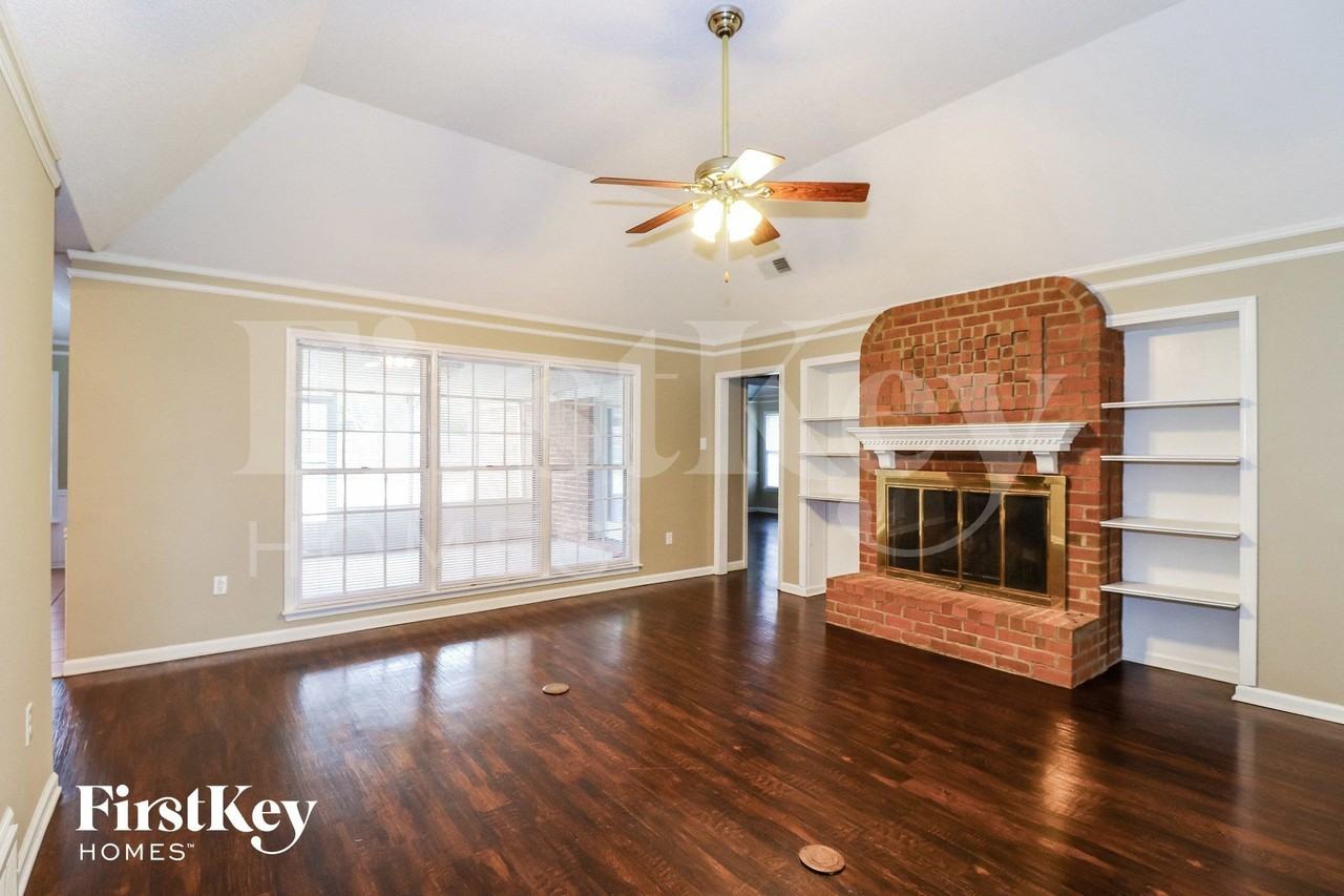 1330 Fox Trace Dr - Photo 3 of 15