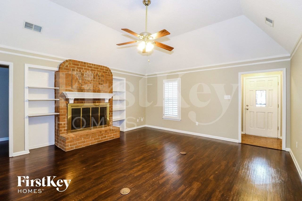 1330 Fox Trace Dr - Photo 4 of 15
