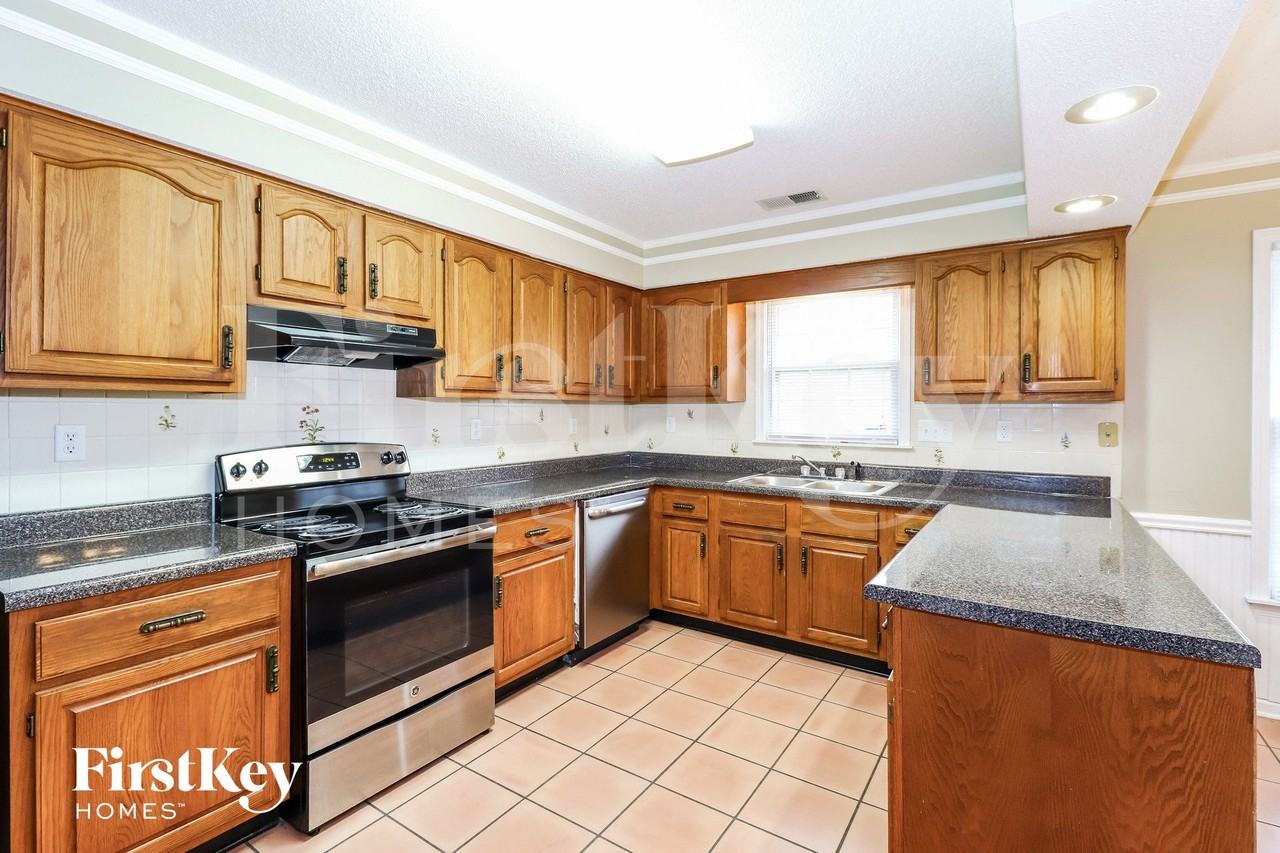 1330 Fox Trace Dr - Photo 7 of 15
