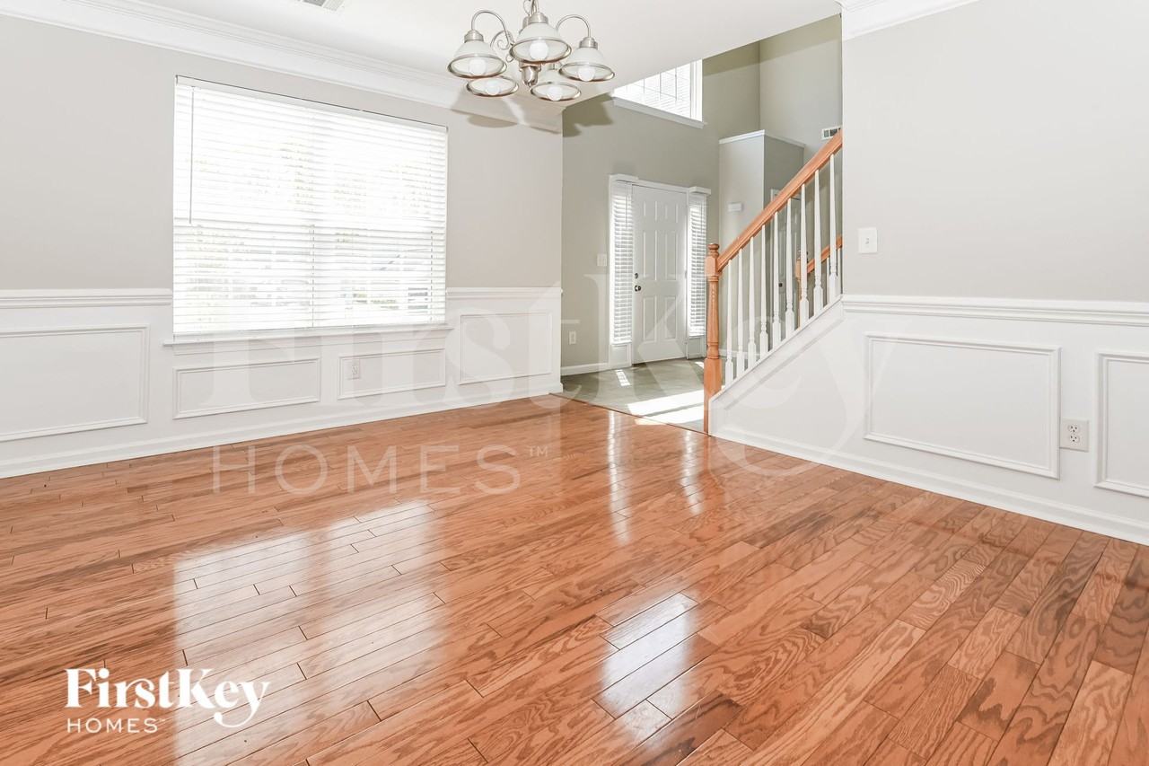 123 Elba Dr - Photo 4 of 15