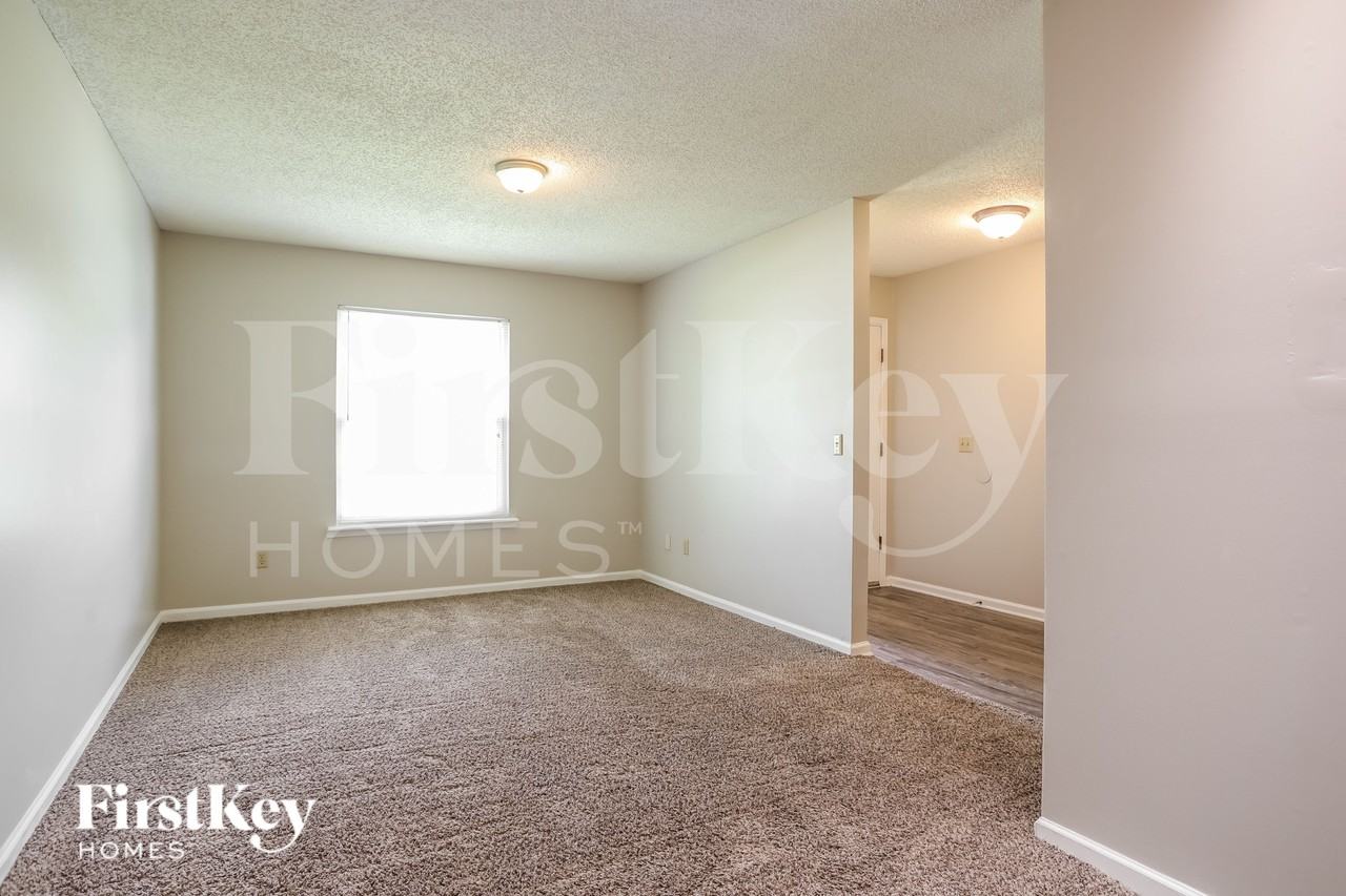 10904 Grand Trunk Ln - Photo 5 of 16