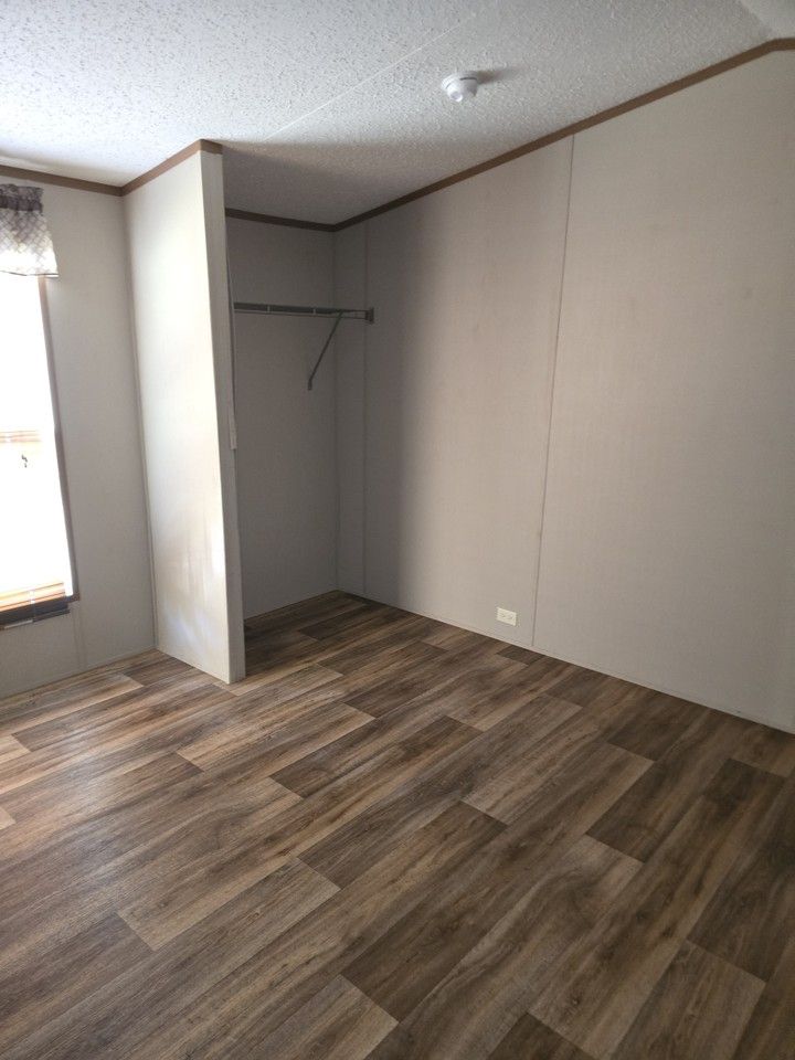 853 Spring St - Photo 4 of 11
