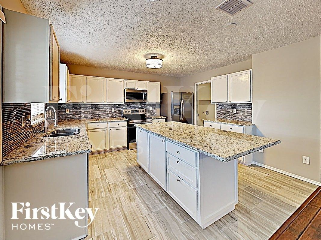 1001 Mazourka Dr - Photo 3 of 17