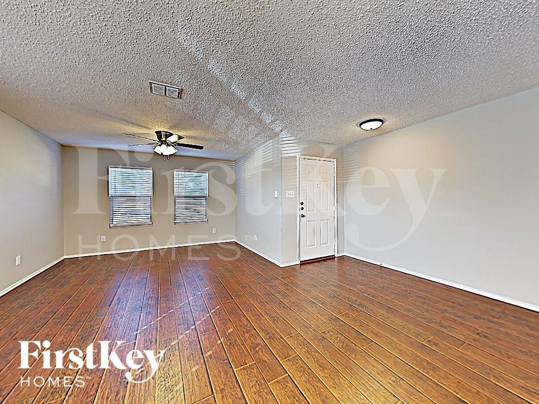 1001 Mazourka Dr - Photo 5 of 17