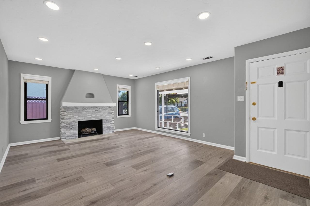 530 Irving Ave #1 - Photo 3 of 10