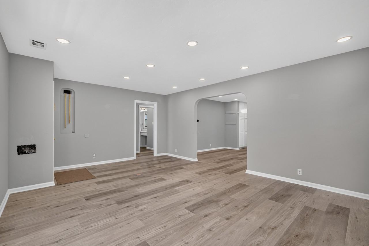 530 Irving Ave #1 - Photo 4 of 10