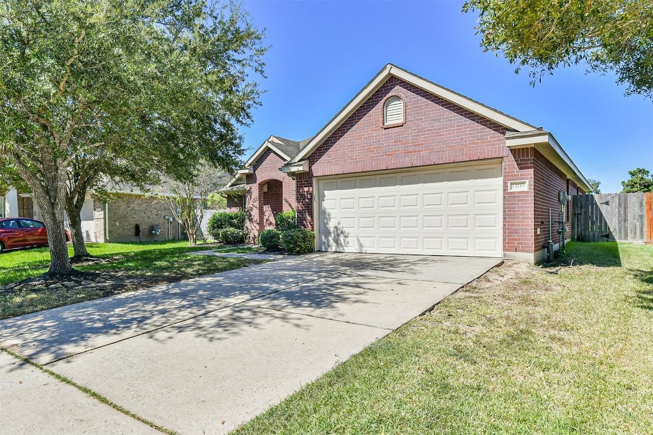 13719 Rolling River Ln - Photo 2 of 36