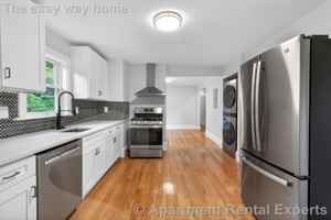featured image of 112 Woodstock St #2