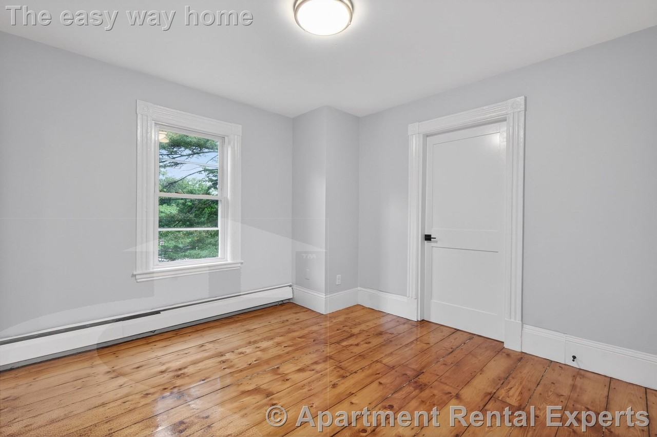 112 Woodstock St #2 - Photo 3 of 10