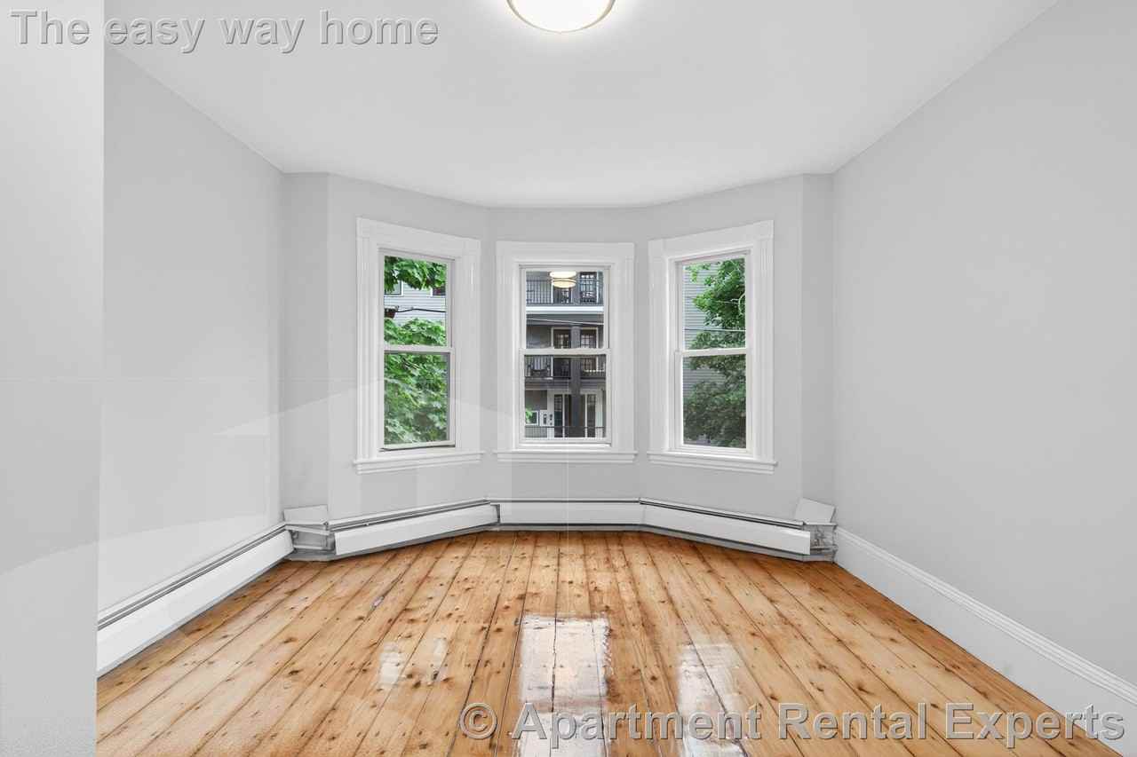 112 Woodstock St #2 - Photo 4 of 10