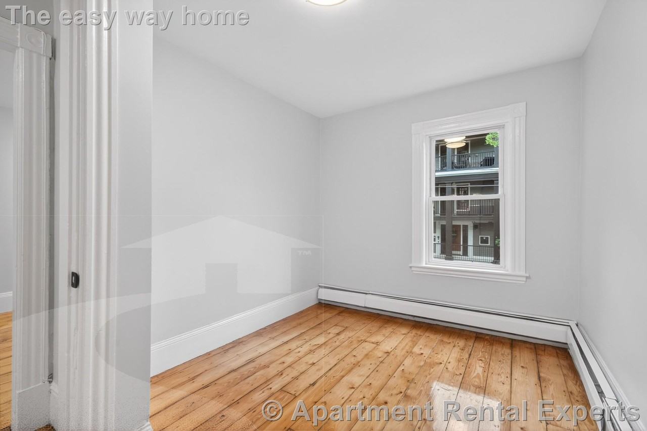 112 Woodstock St #2 - Photo 7 of 10