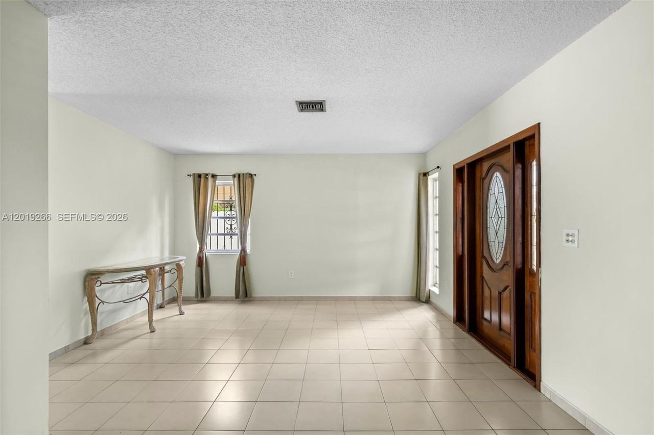 13 Sw 97th Pl - Photo 4 of 8