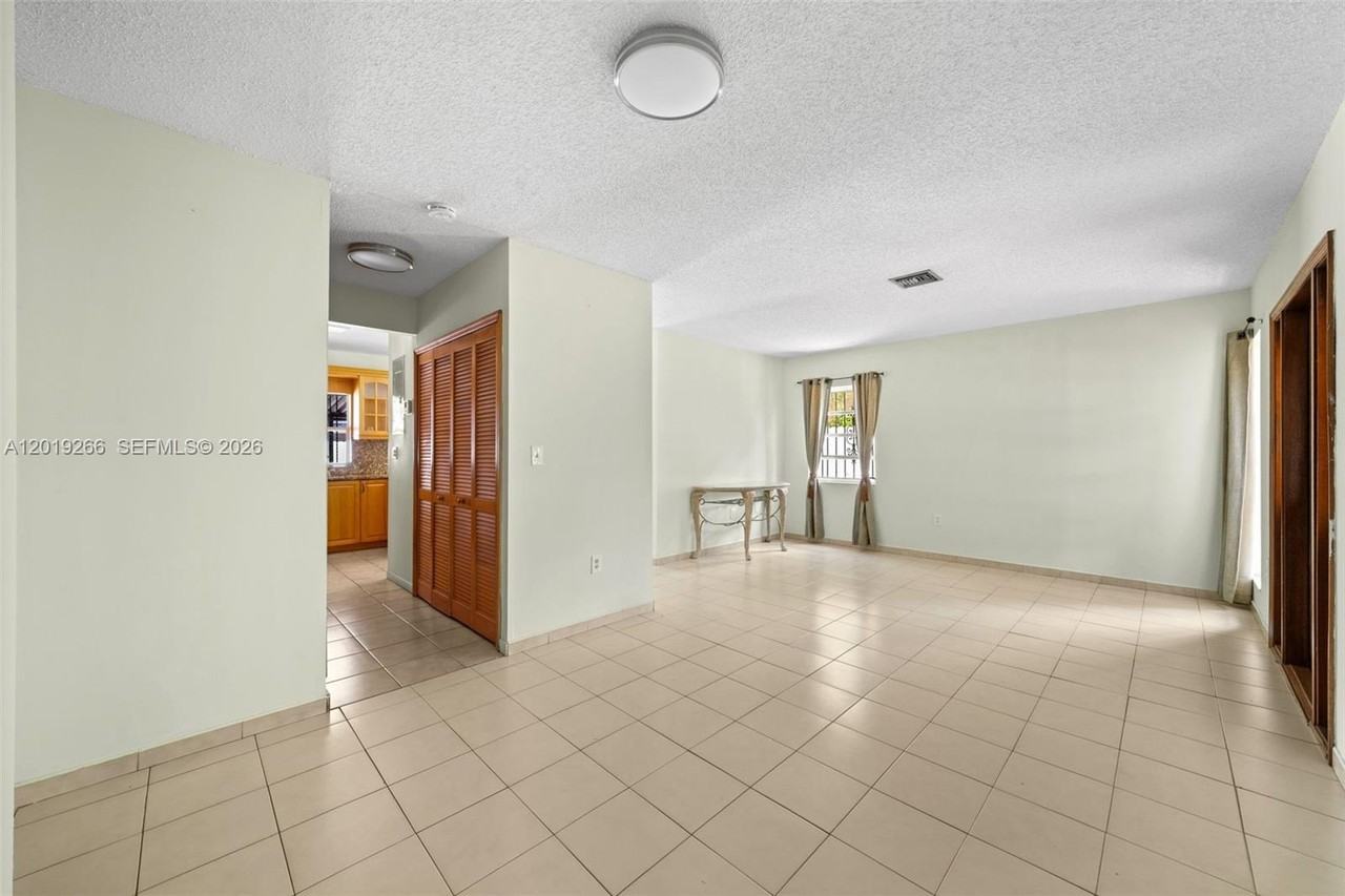 13 Sw 97th Pl - Photo 5 of 8