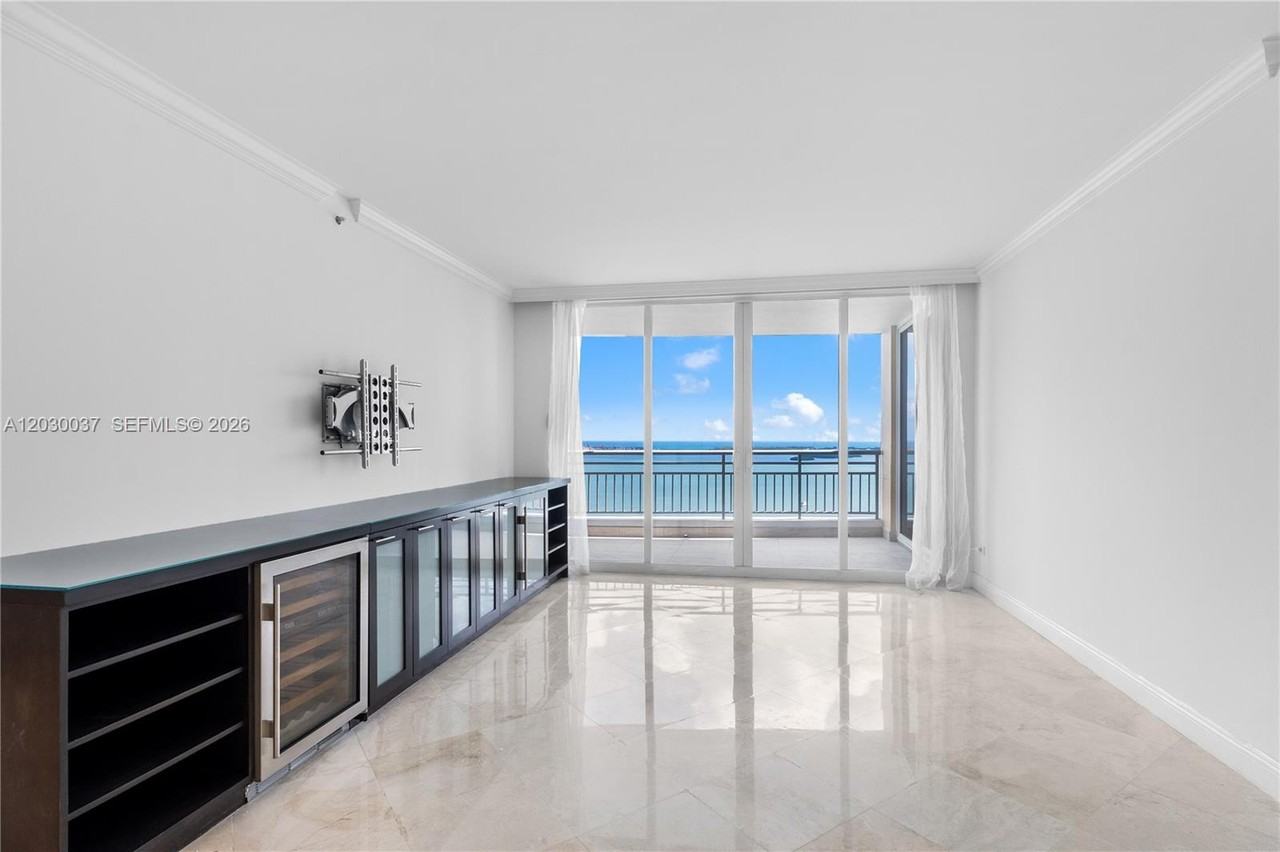 808 Brickell Bay Dr #3002 - Photo 3 of 8