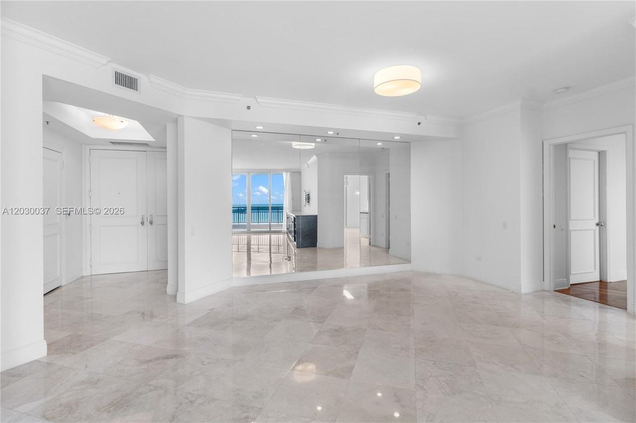 808 Brickell Bay Dr #3002 - Photo 5 of 8