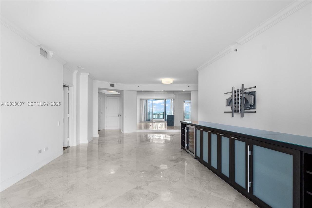 808 Brickell Bay Dr #3002 - Photo 6 of 8