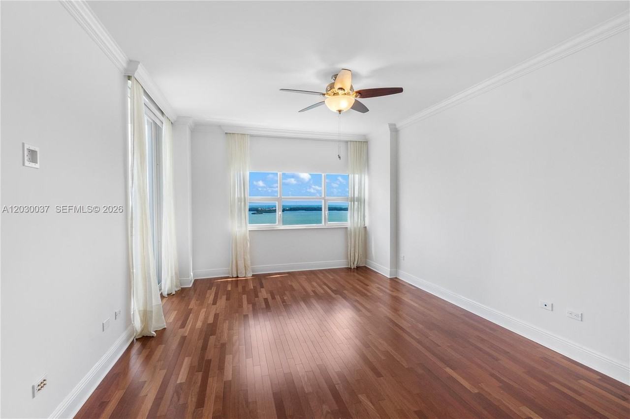 808 Brickell Bay Dr #3002 - Photo 7 of 8