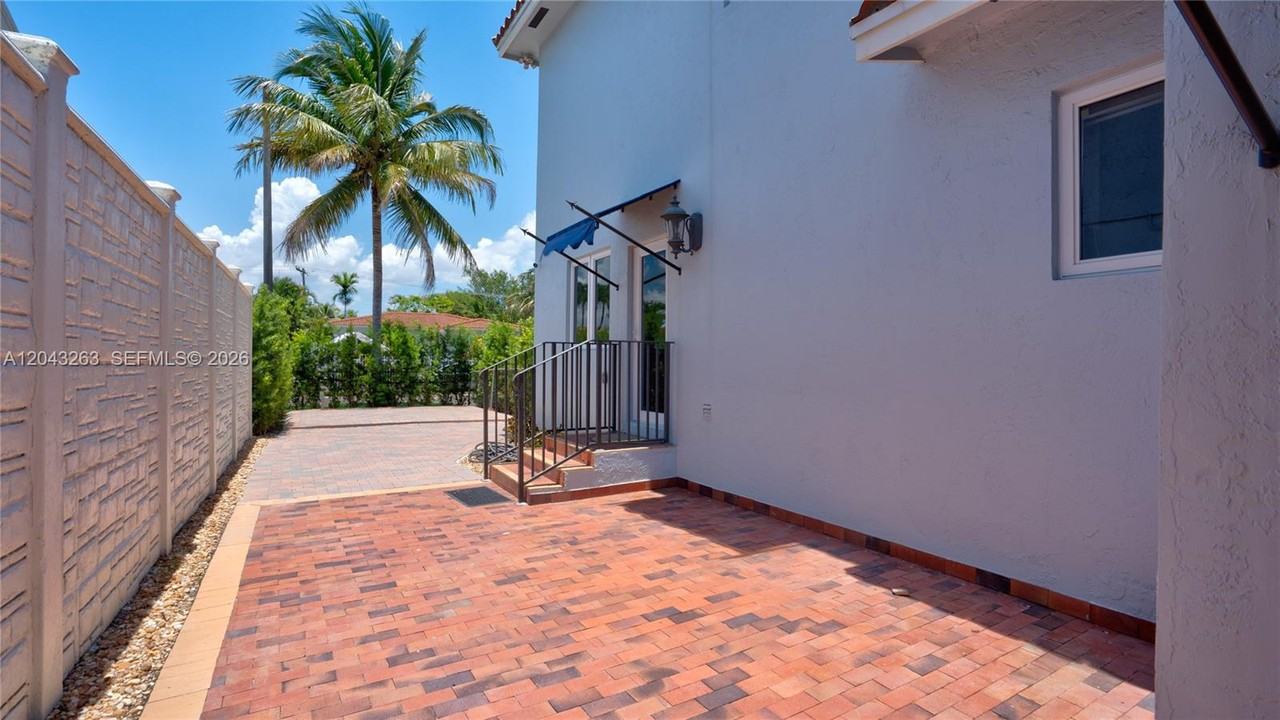500 Sw 51st Ct - Photo 3 of 8