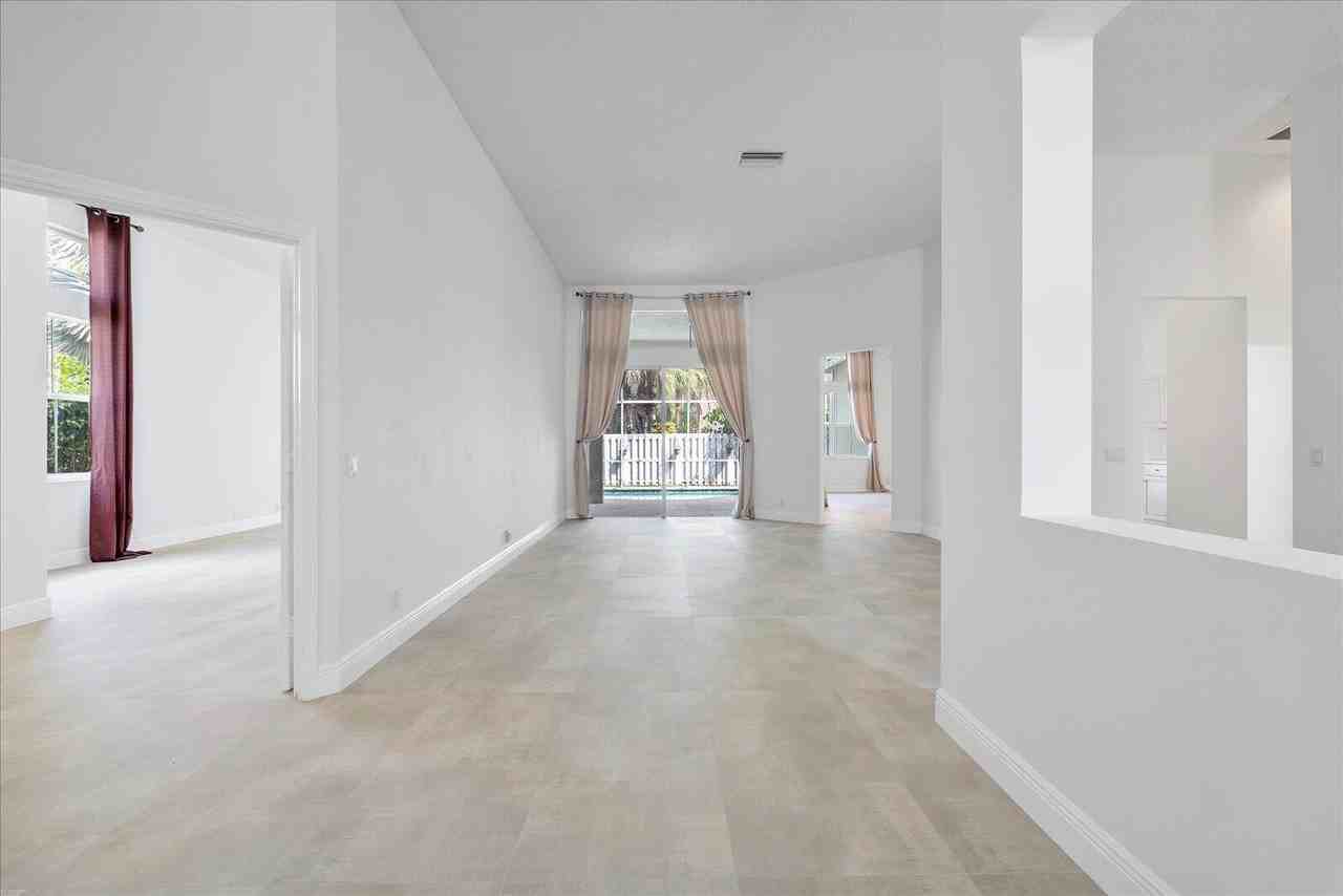 970 Greenwood Rd - Photo 6 of 8