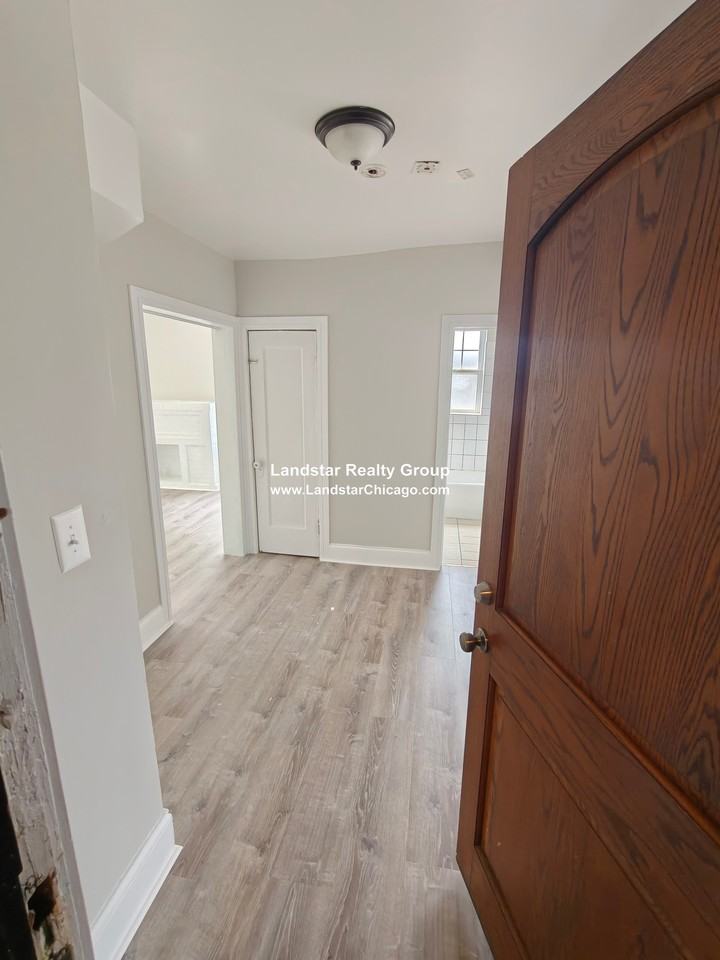 6300 N Oakley Ave #3