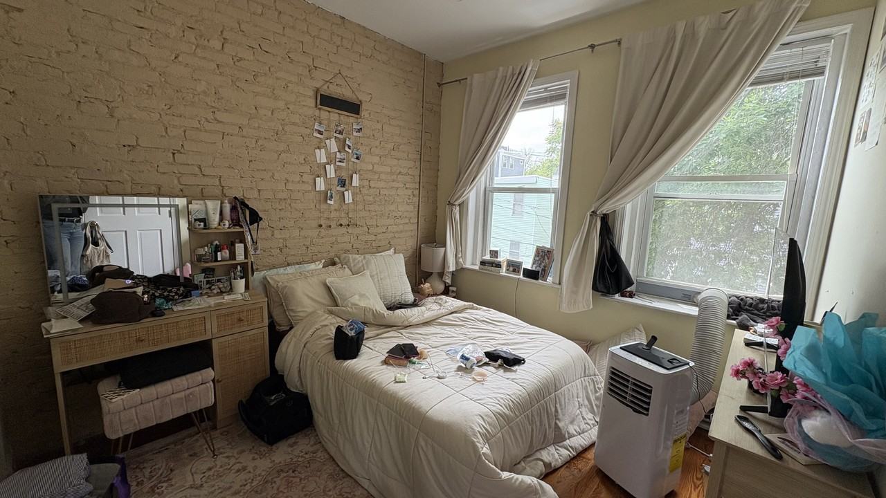 146 Everett St #3