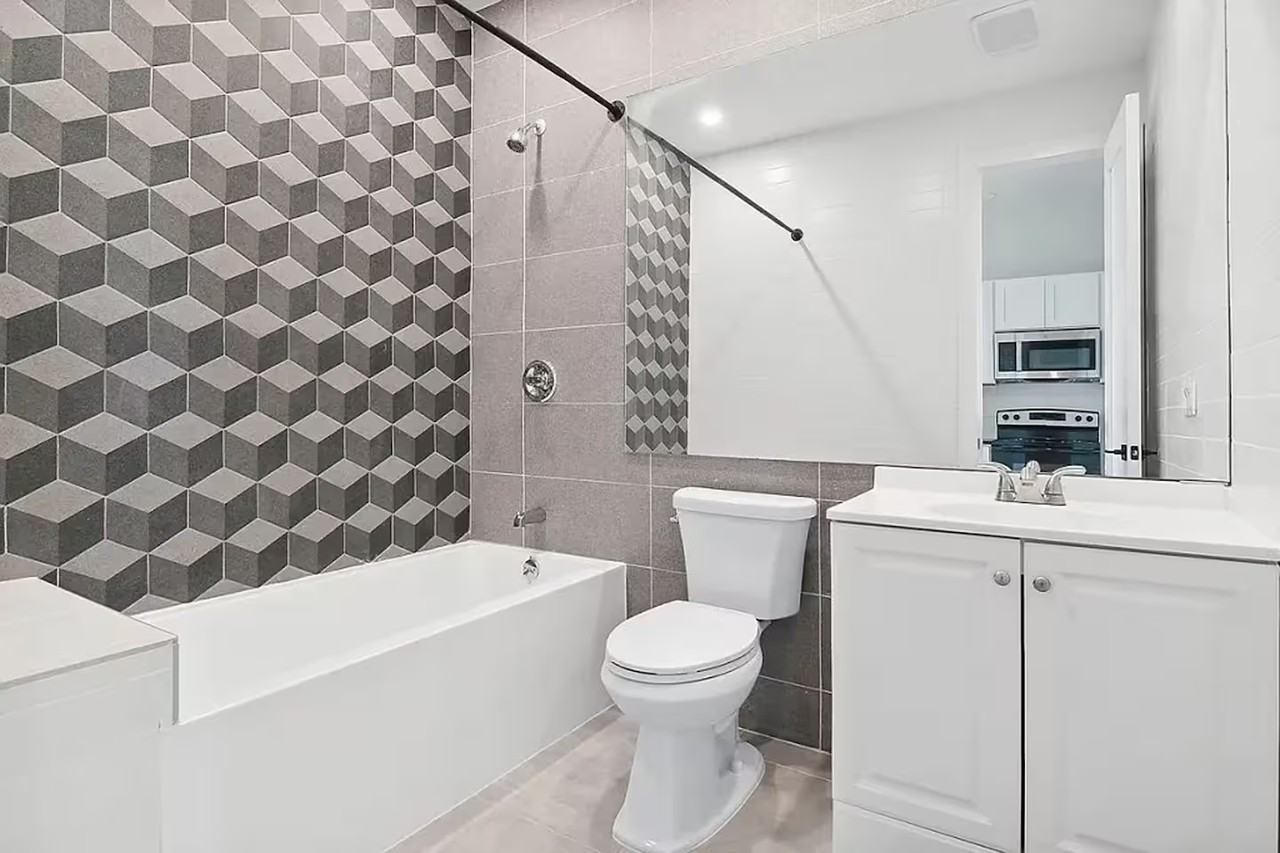 Private Bedroom in 4 Bedroom/1 Bathroom Home - Photo 2 of 3
