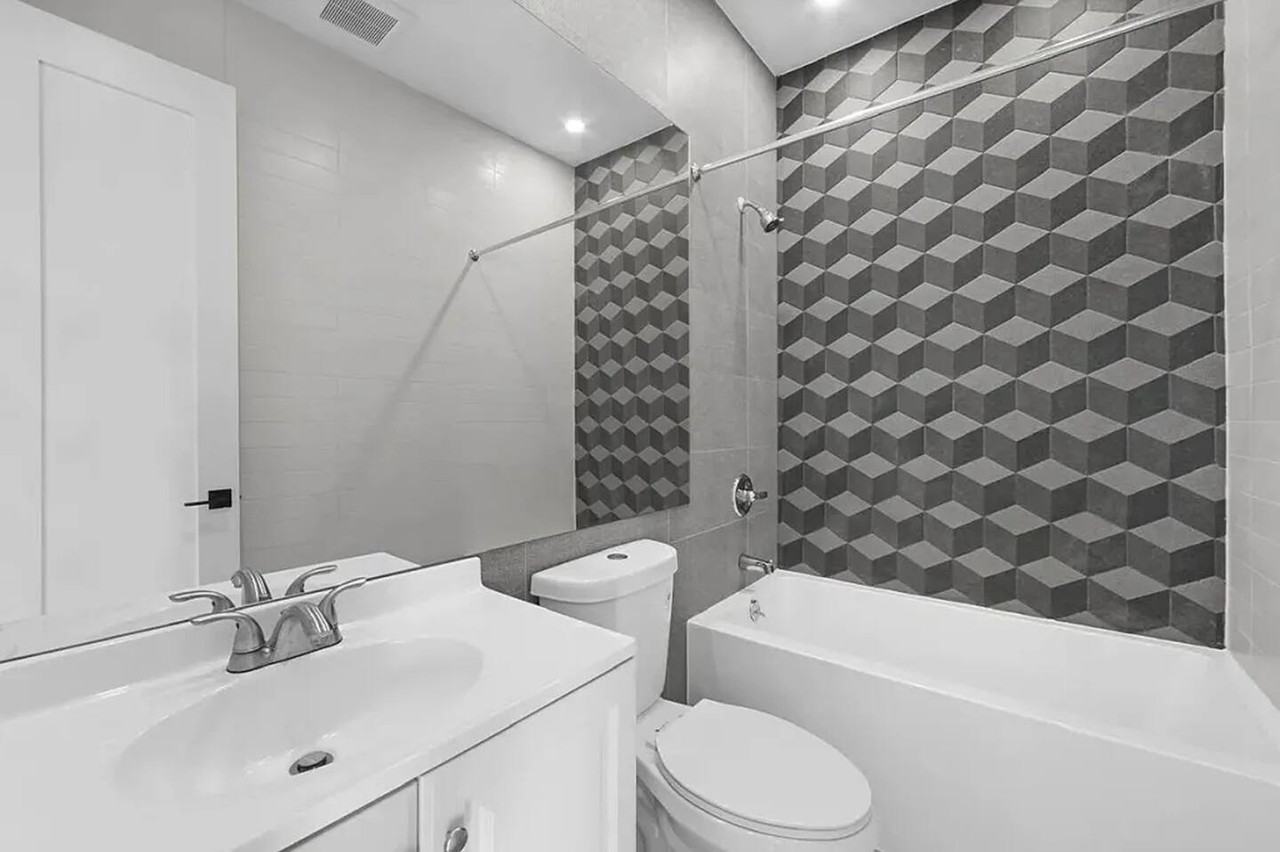 Private Bedroom in 4 Bedroom/1 Bathroom Home - Photo 3 of 3