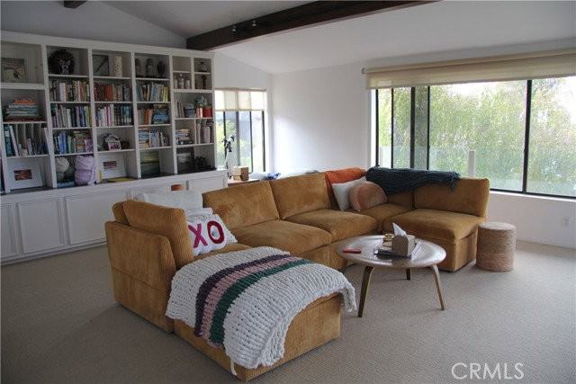857 6th St - Photo 6 of 8
