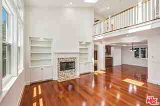 1633 Voorhees Ave - Photo 4 of 8