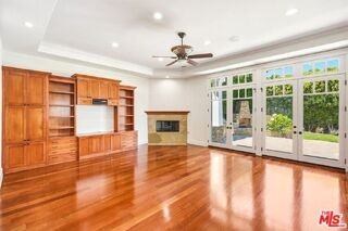 1633 Voorhees Ave - Photo 7 of 8