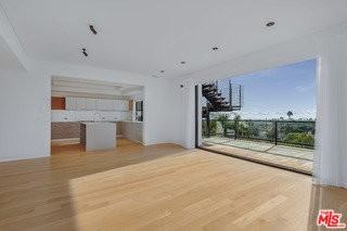 902 Berkeley St - Photo 4 of 8