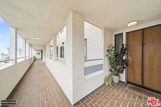 122 Ocean Park Blvd #507 - Photo 4 of 8