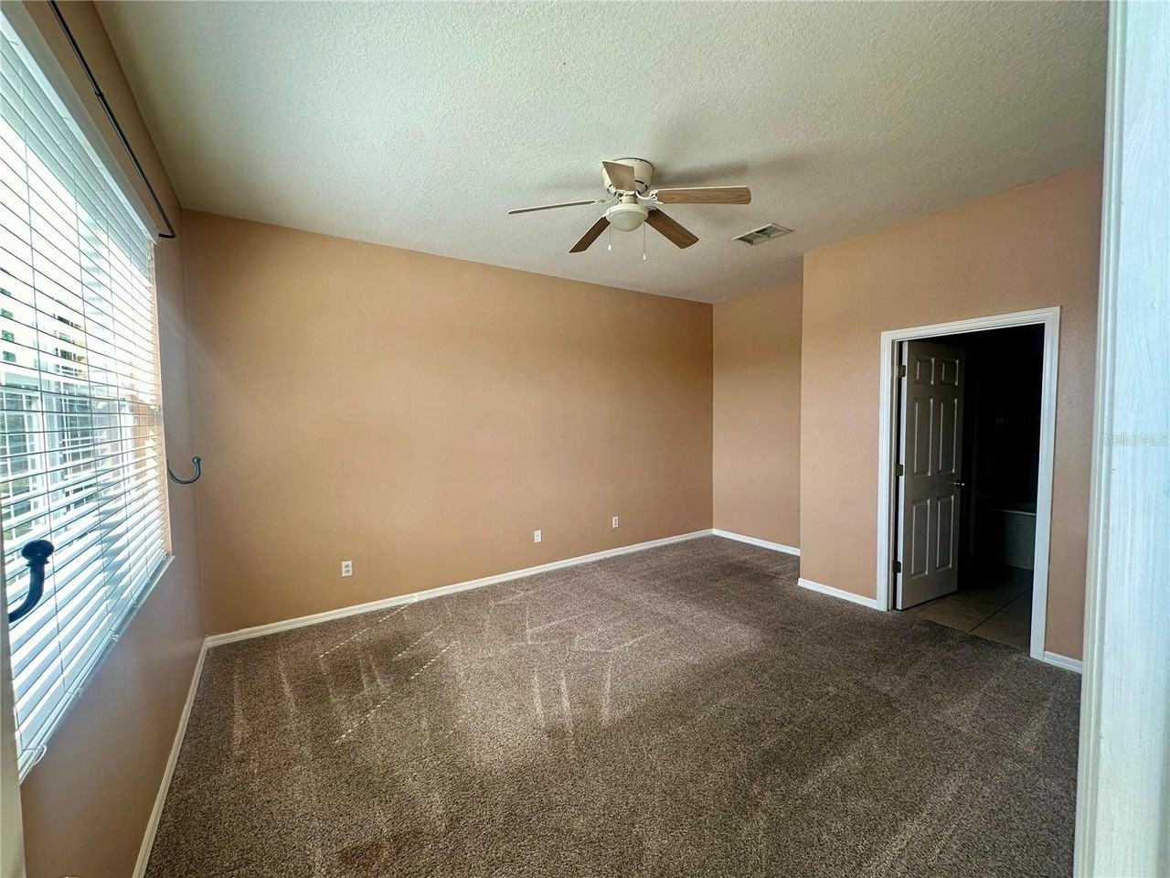 6112 Chapledale Dr - Photo 5 of 32