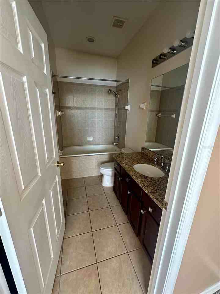 6112 Chapledale Dr - Photo 6 of 32
