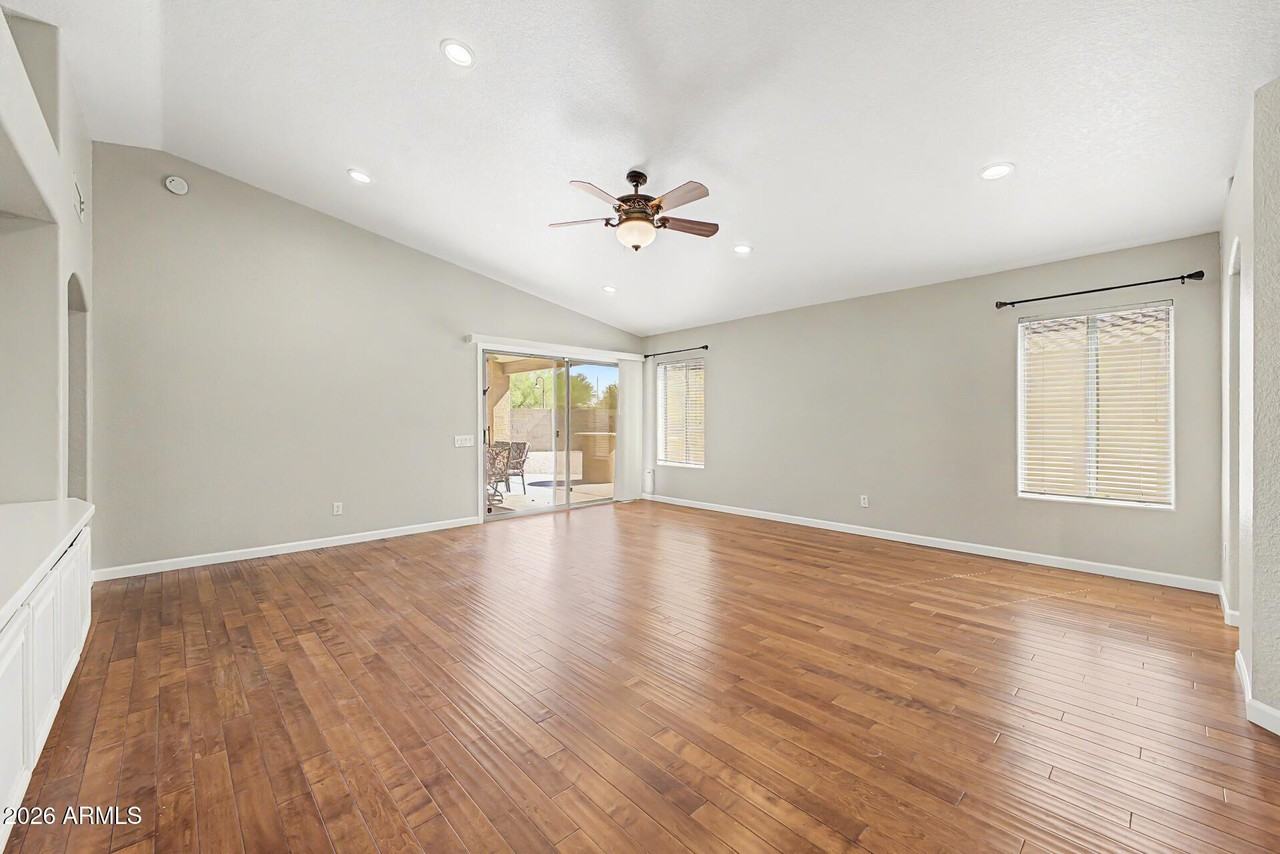 558 W Bluefield Ave - Photo 7 of 33
