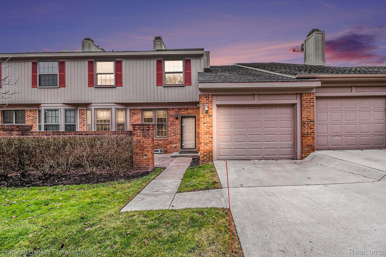 7360 Meadowridge Dr - Photo 2 of 28