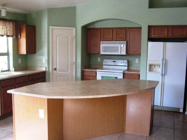 42589 W Venture Rd - Photo 2 of 11