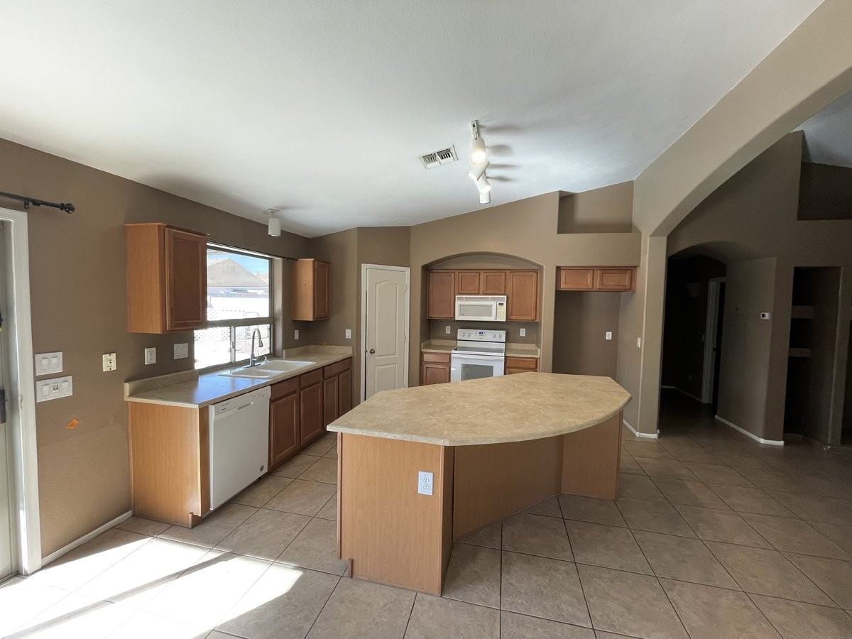 42589 W Venture Rd - Photo 7 of 11