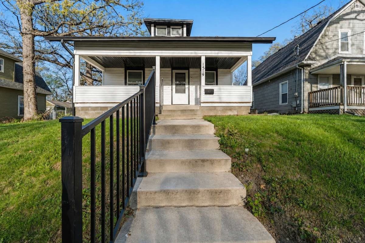 1519 32nd St - Photo 2 of 35