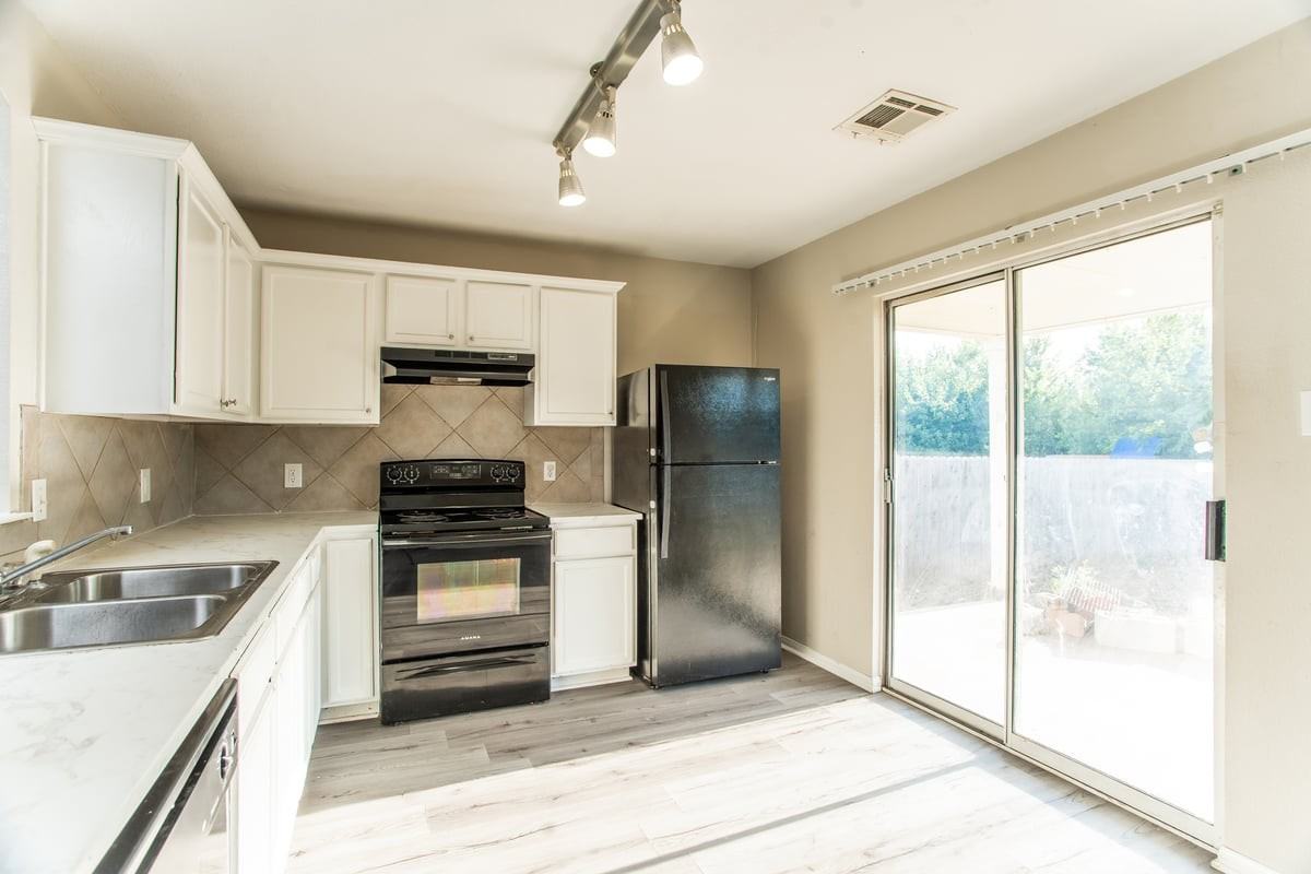 3003 John Porter Dr - Photo 3 of 30