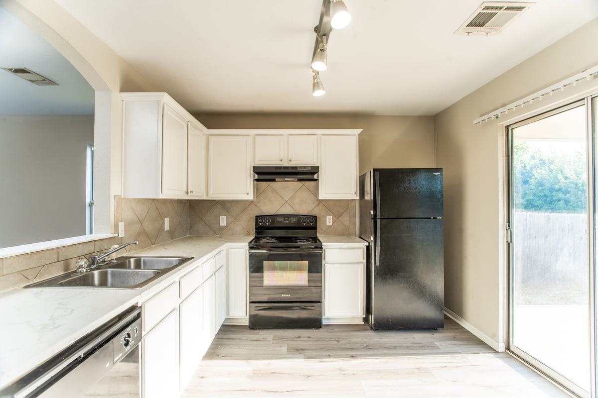 3003 John Porter Dr - Photo 4 of 30