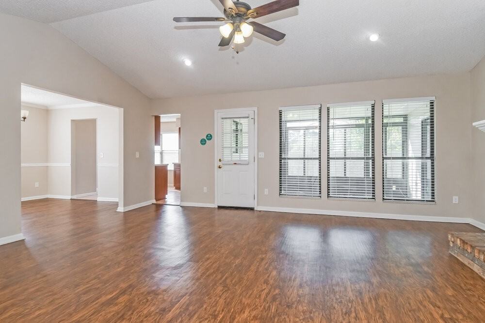 8850 Cherry Hill Dr - Photo 3 of 16