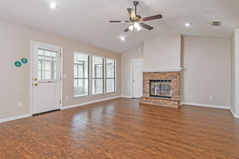 8850 Cherry Hill Dr - Photo 4 of 16