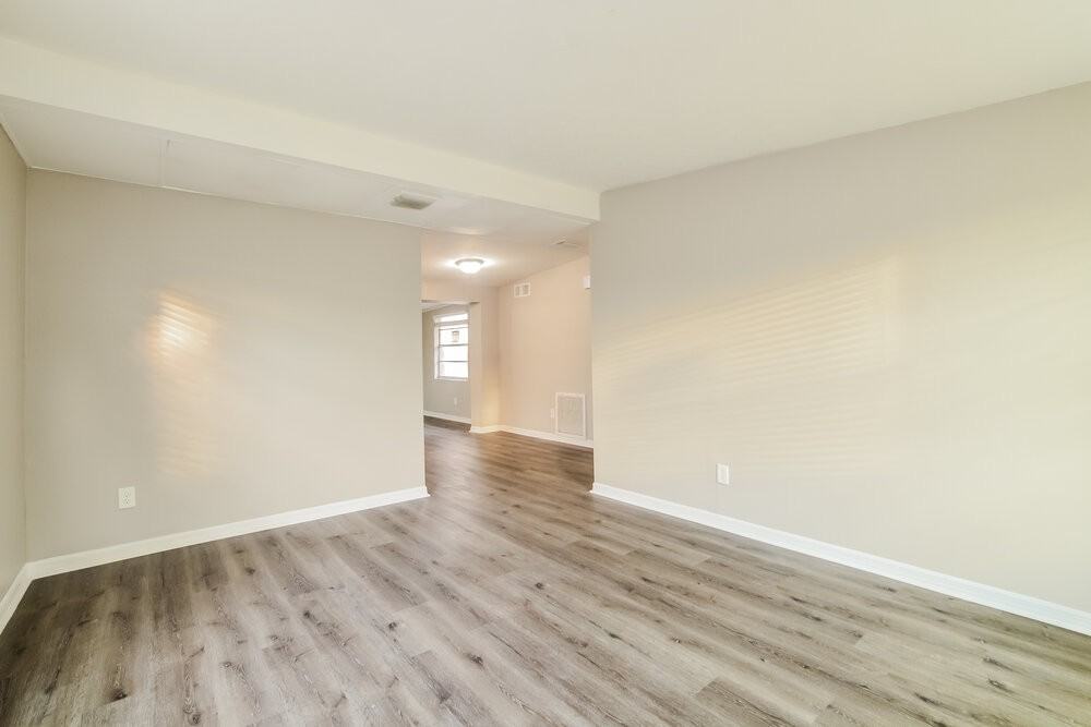 1198 Maxey Dr - Photo 5 of 16