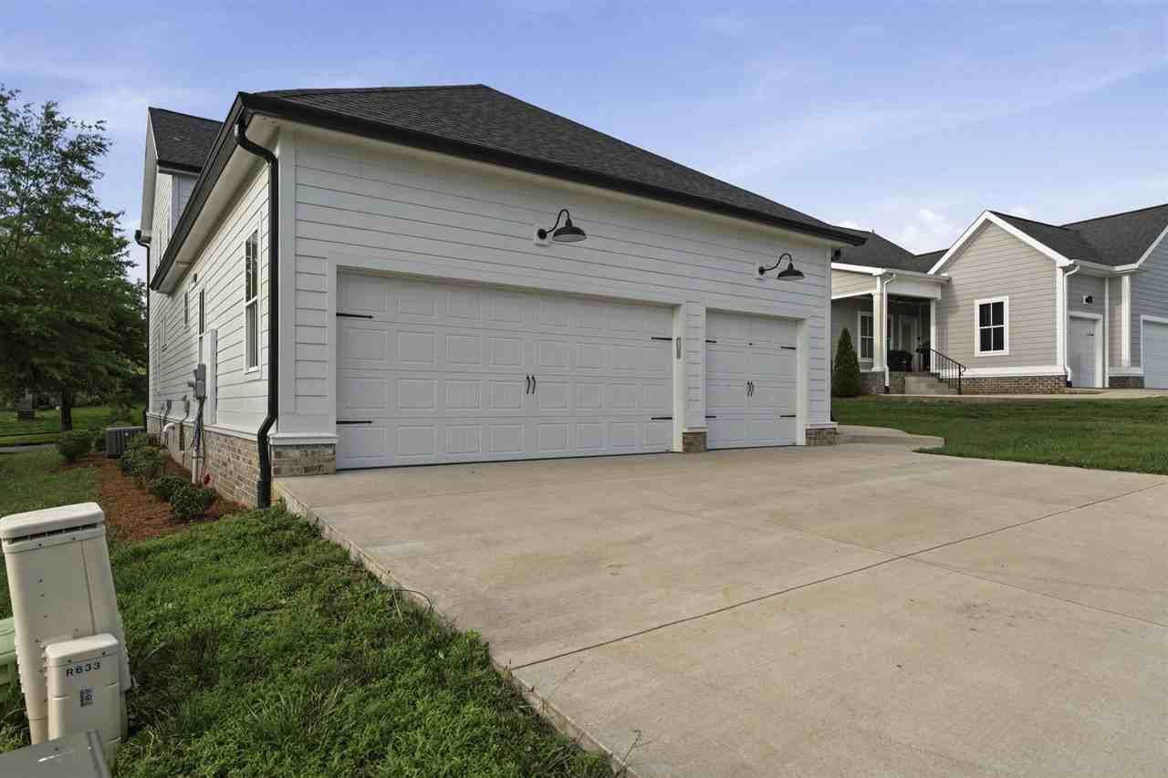633 Village Way - Photo 4 of 32